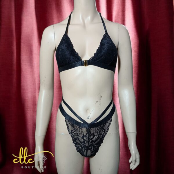 SHEIN Solid Floral Lace Bra & Panty Lingerie Set