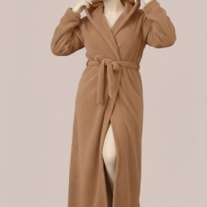 Wrap up in the ultimate softness with this luxurious, long polar fleece robe. Designed for maximum warmth and comfort, this lightweight yet insulating dressing gown is your perfect companion for cozy evenings and relaxed mornings at home.